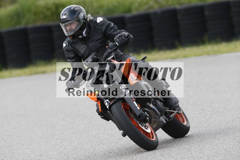 Archiv-2025/09 22.04.2025 Cornu Master School ADR/rot-rouge/30